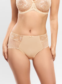 Amour Nacre Full Brief