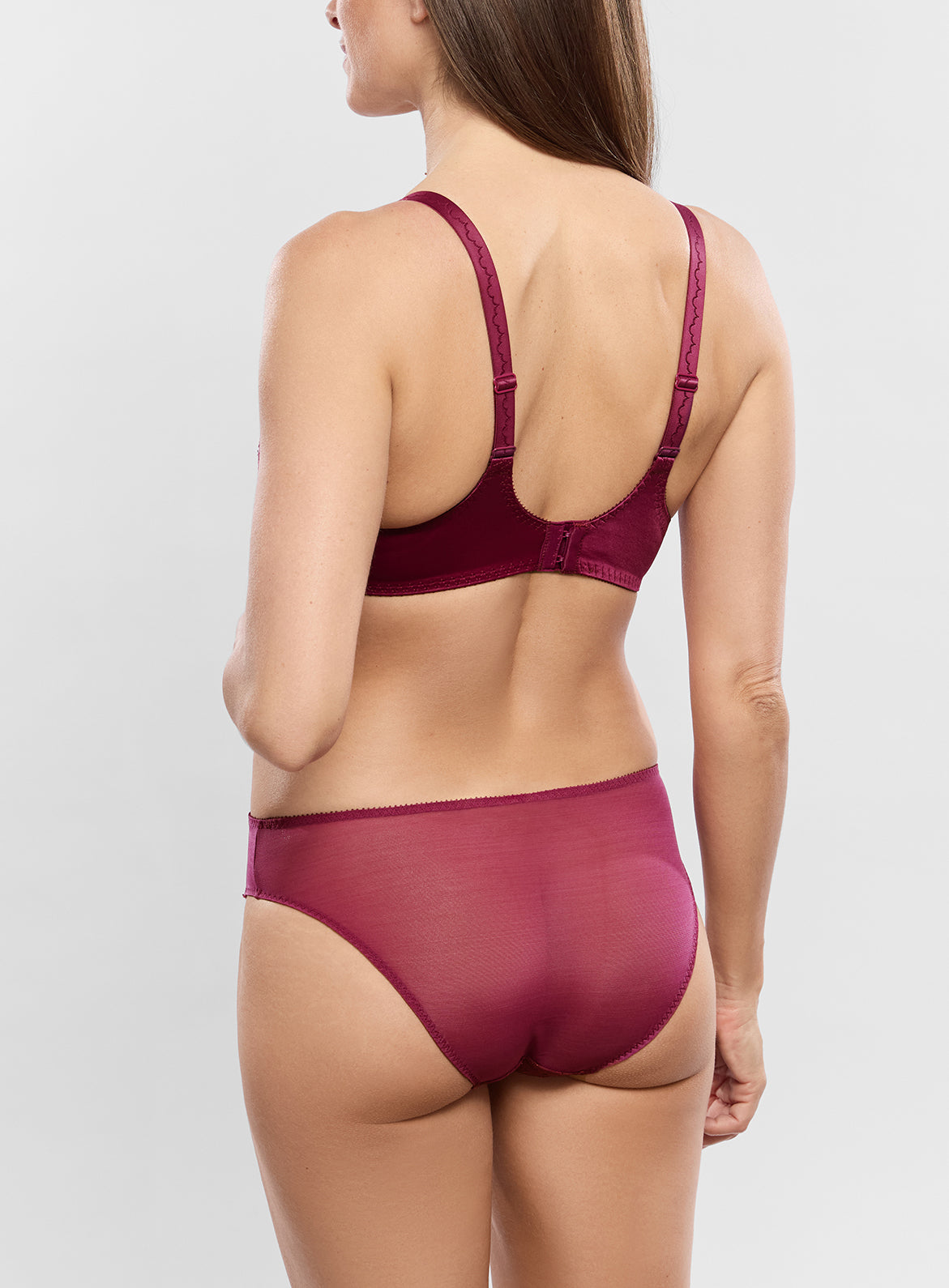 Clea Grenat Brief