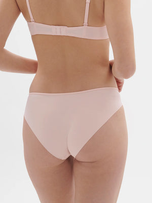 Saga Nude Brief