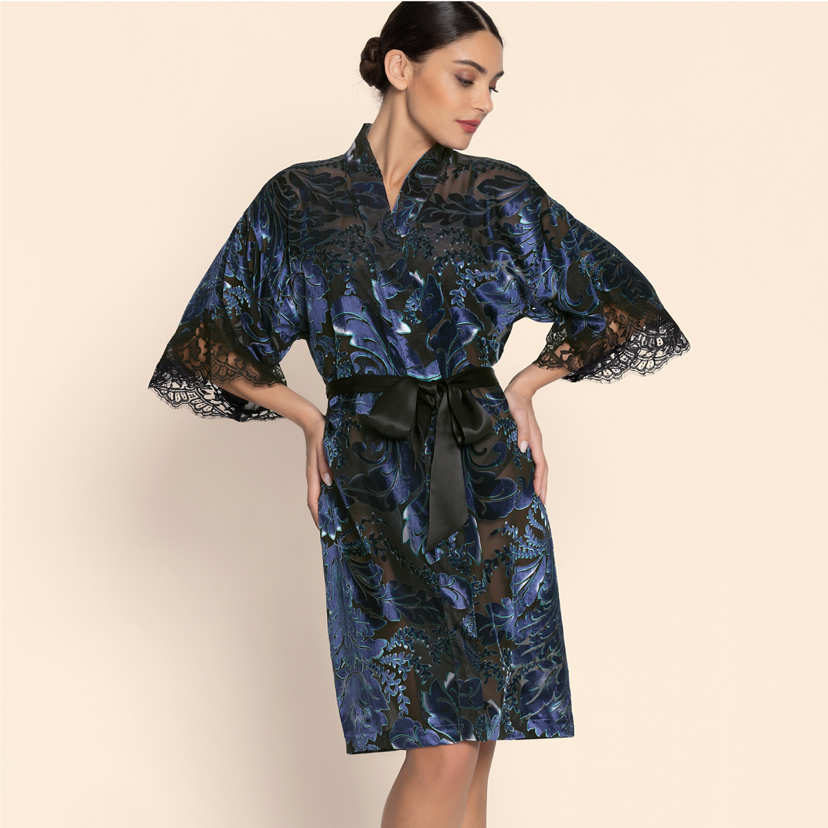 Eclat Joaillerie Mid Length Negligee Gown