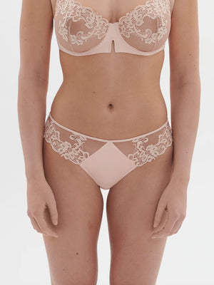 Saga Nude Brief