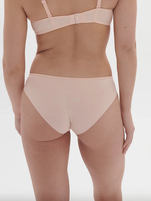 Saga Nude Brief