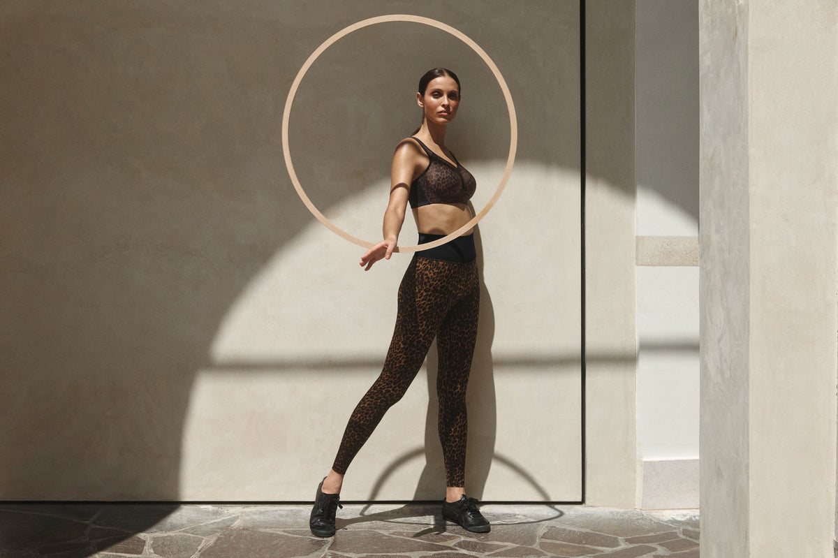 Air Control Deltapad Gold Cat Sports Bra  Tights