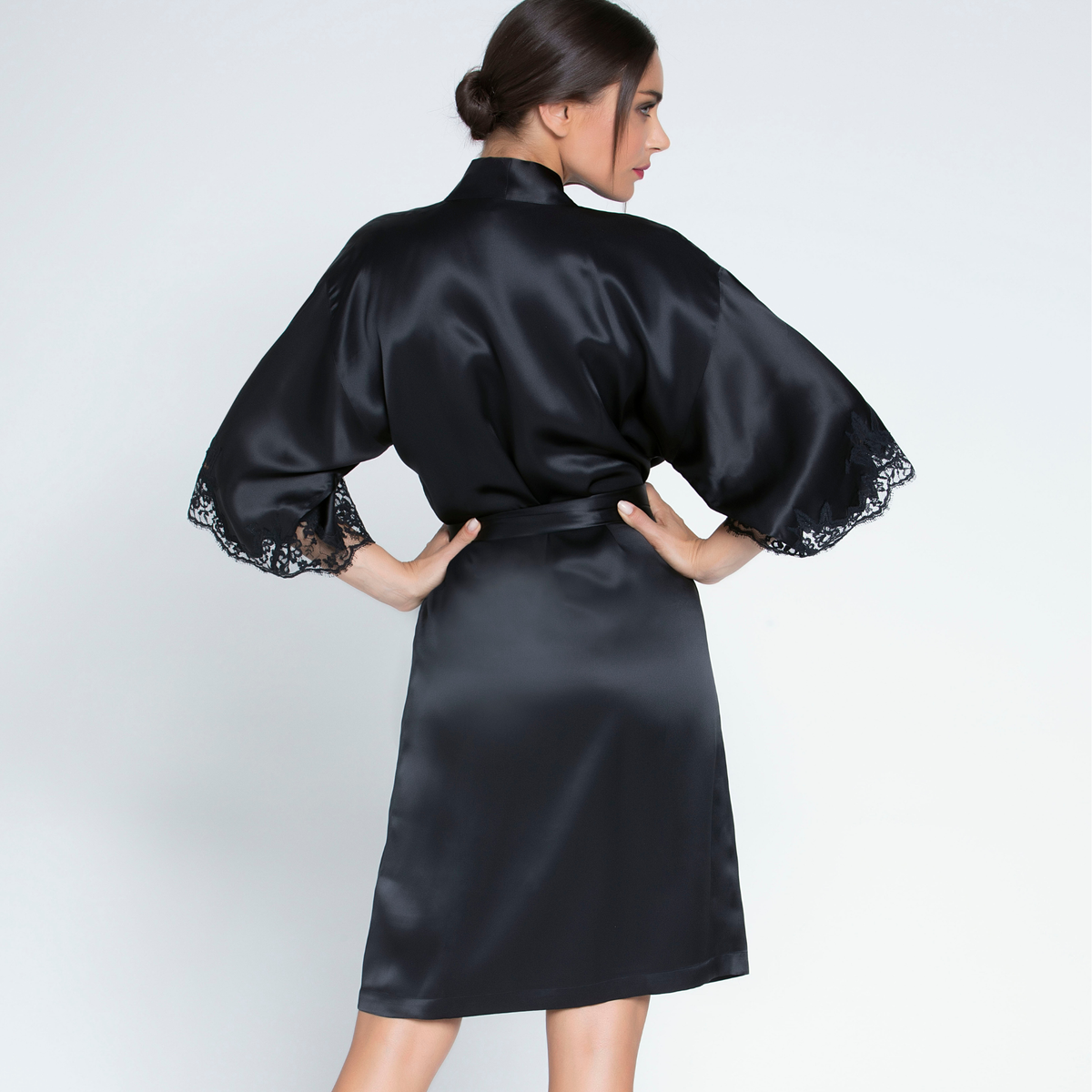 Splendeur Soie Black Robe
