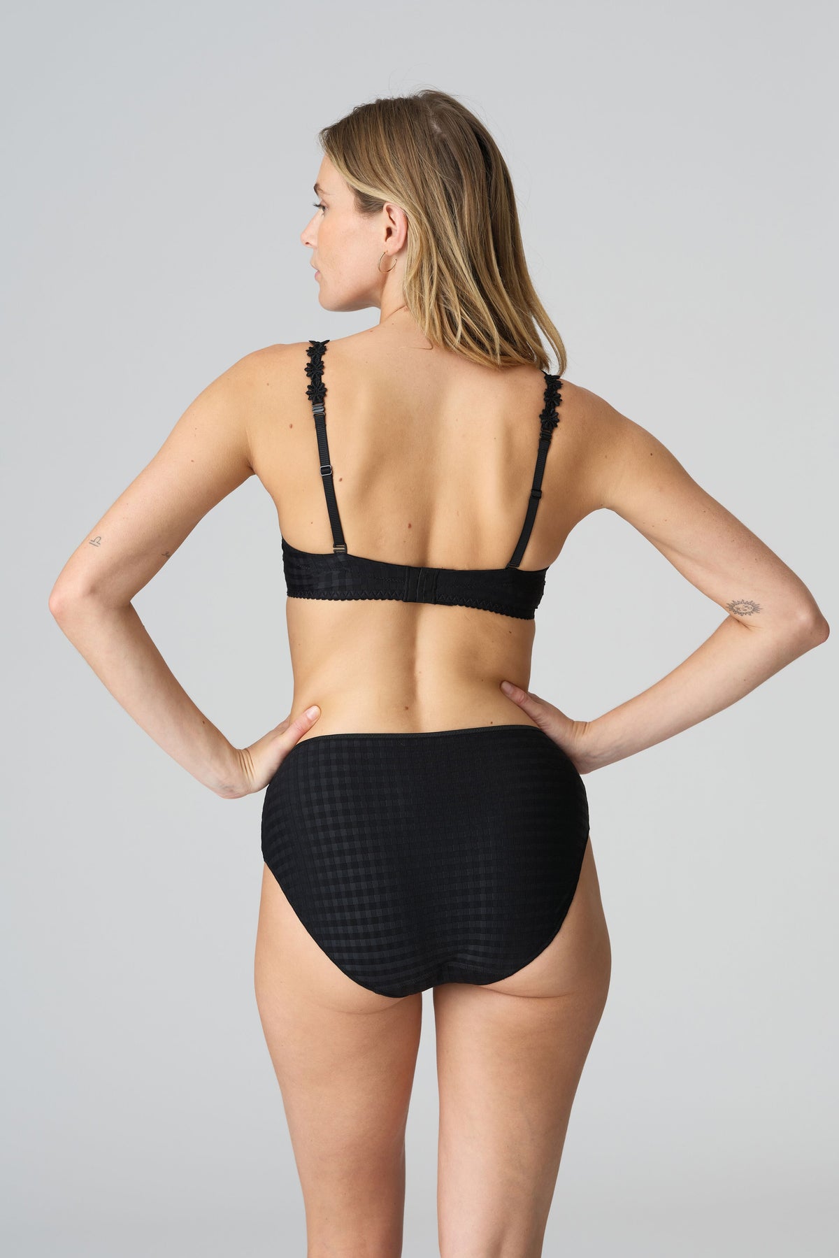 Avero Black Strapless Bra