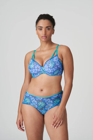 Model in Morro Hotpants Mermaid Blue